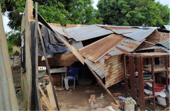 Pared de una vivienda en barrio de Ciénaga se cayó y por poco ocasiona una tragedia