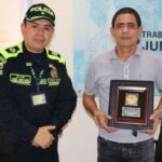 Policía condecoró al Alcalde de San Pelayo