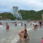 Turistas ingresaron a la playa de El Rodadero pese a las restricciones