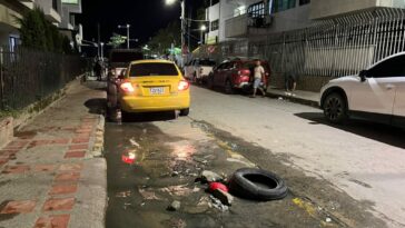 Un mal de nunca acabar: calles de Santa Marta continúan llenas de aguas residuales