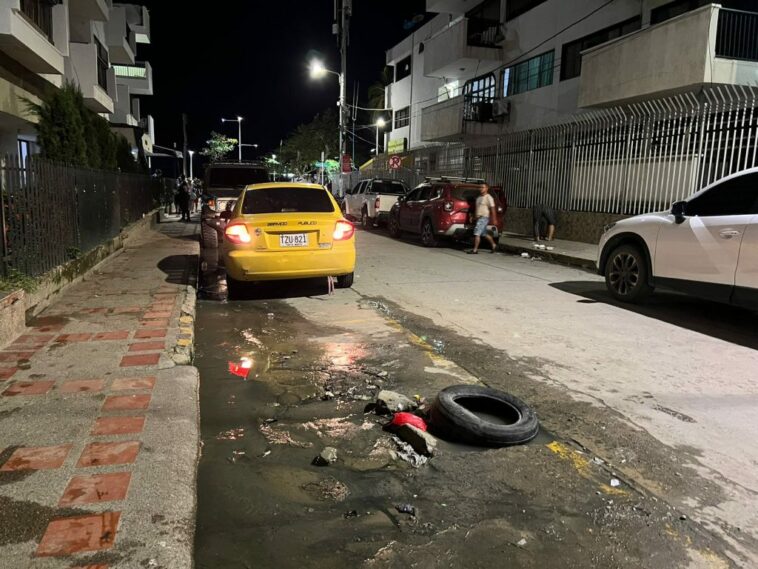 Un mal de nunca acabar: calles de Santa Marta continúan llenas de aguas residuales