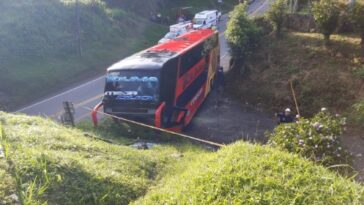 Un muerto y varios heridos deja accidente de autobús en la vía Bogotá-Sasaima