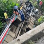 Una persona herida dejó volcamiento de un bus en Puerto Escondido