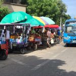 Vendedores ambulantes invaden la avenida del Ferrocarril