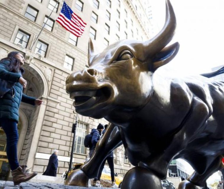 Wall Street bajó en un mercado poco activo y preocupado por China