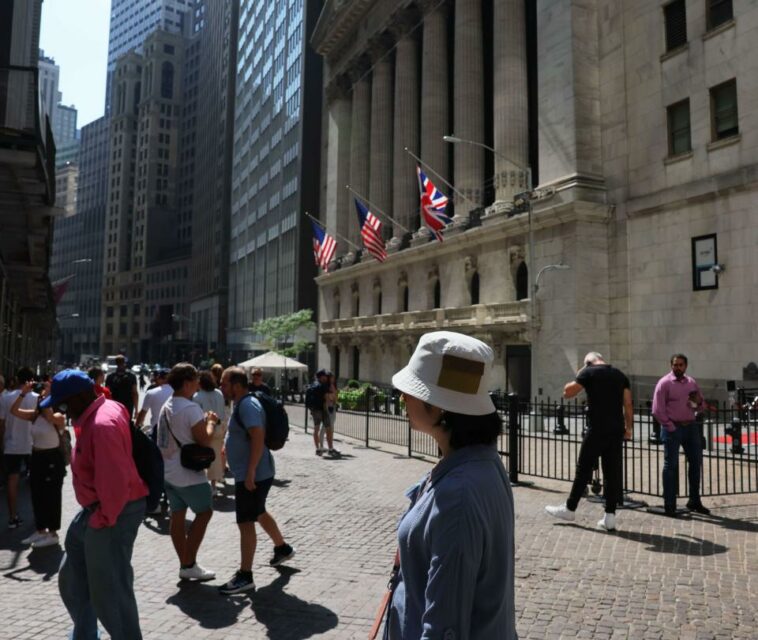 Wall Street cierra semana con pérdidas tras decisiones de la Fed