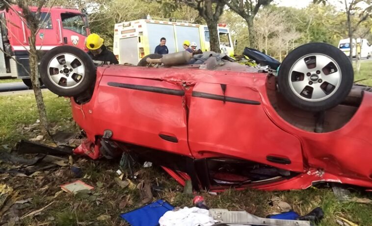 Accidente carro rojo