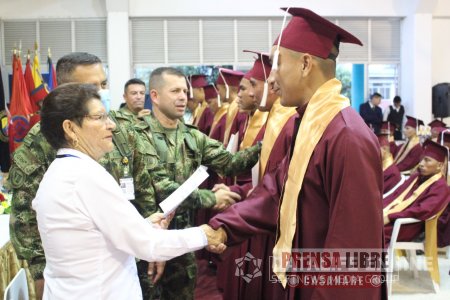 47 soldados se graduaron como bachilleres la institución educativa técnica empresarial Llano Lindo