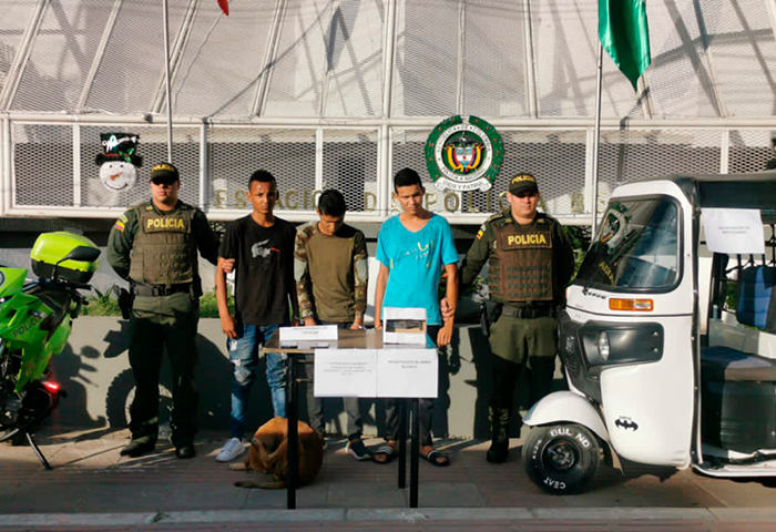 Andaban atracando y fueron capturados por la policía