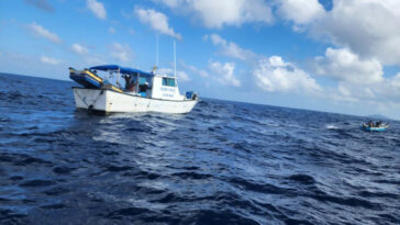 Armada Nacional rescató a dos pescadores que quedaron a la deriva cerca a Cayo Bolivar