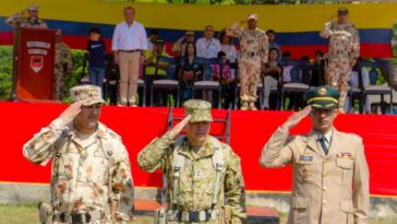 Acto de transmisión de mando del nuevo comandante del Batallón Cartagena.