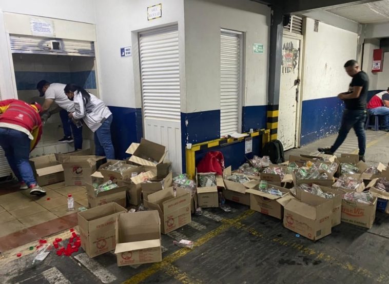 Autoridades incautaron y destruyeron 235 botellas de licor adulterado en Bogota