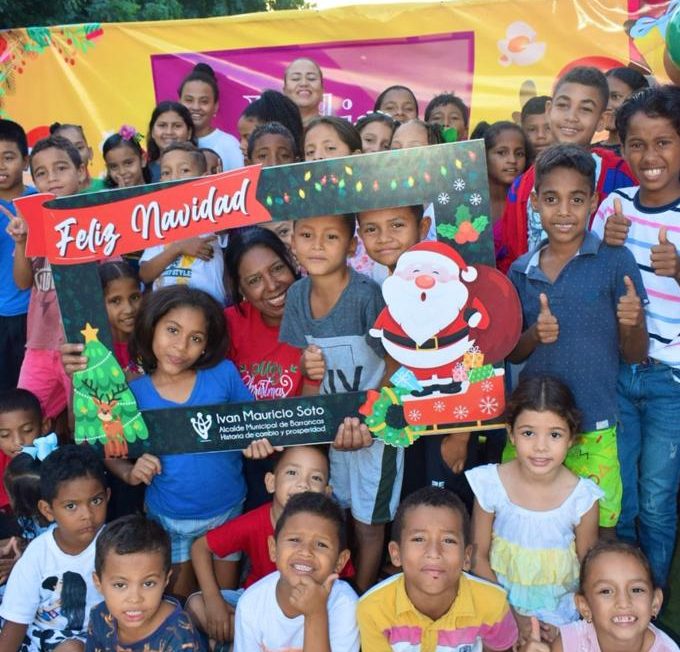Niños del resguardo indígena de San Francisco y del corregimiento de Guayacanal, celebrando el dulce sabor de la navidad