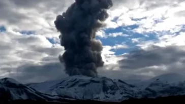 Declaran la alerta amarilla por actividad volcánica en el Nevado del Ruiz