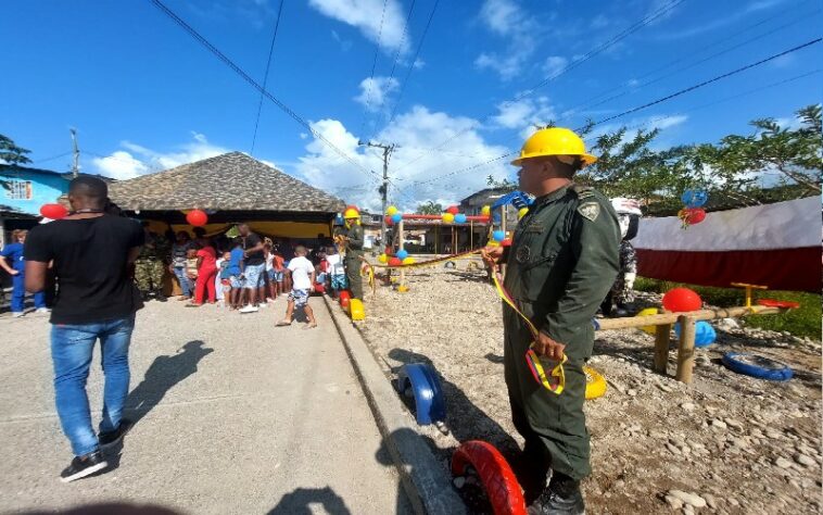 El Batallón de Ingenieros de Combate N°15 “Gr. Julio Londoño” hizo entrega de parque infantil, además de 150 regalos para niños y niñas del municipio de Certeguí – Chocó.