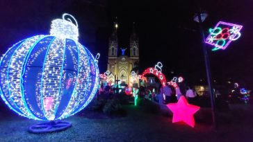 El municipio de Marsella se luce con su alumbrado navideño