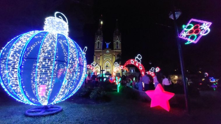 El municipio de Marsella se luce con su alumbrado navideño