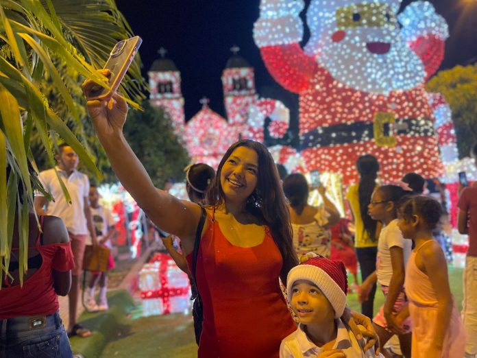 Familias turbaqueras disfrutaron alumbrado navideño de Arjona