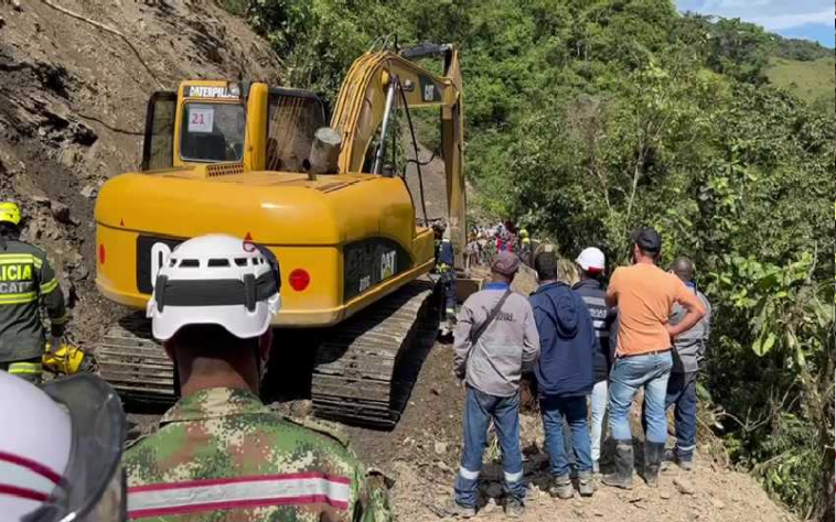 Finalizó hace unos minutos el rescate de los cuerpos sin vida de los ocupantes del bus de Arauca, motocicleta y carro particular.