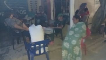 Hasta en hamaca esperaron la apertura de Supergiros para el pago del ingreso solidario en Riofrío