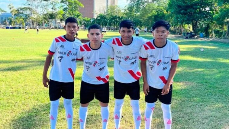 Jóvenes tuchineros participan en el River Camp