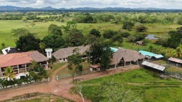 Lujosa hacienda de alias ‘Falcón’ fue entregada a 120 familias en Planeta Rica