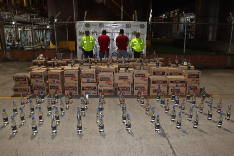 Más de 3,000 botellas de alcohol adulterado fueron aseguradas en el valle
