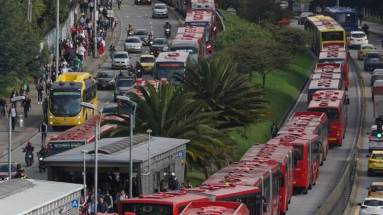 Motociclista murió al chocar contra un bus en Bogotá