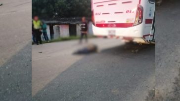 Motociclista murió al colisionar contra bus en Caldas, Antioquia