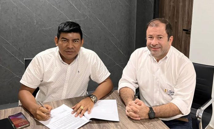 Multinacional y alcaldía de Uribia firman acuerdo para mejorar acceso al Municipio