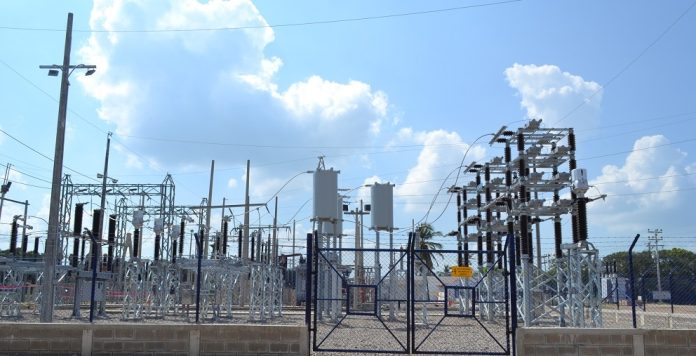 Trabajos de mantenimiento preventivo en la Bahía del Transformador Cuestecitas para que la energía siga iluminando hogares guajiros.