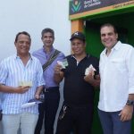 Aspecto de los primeros beneficiados con el reembolso del 20 por ciento a pequeños productores que se inscribieron para acceder al incentivo del Fondo de Acceso a Insumos Agropecuarios; quienes aparecen junto al alcalde de Villanueva, Alberto Barros Mattos; el viceministro de Asuntos Agropecuarios, Luis Alberto Villegas y el presidente del Banco Agrario, Hernando Chica Zuccardi.