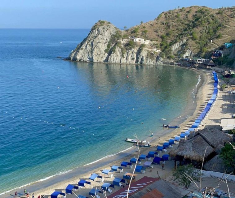 Reabren Playa Blanca tras cierre temporal por presencia masiva de medusas