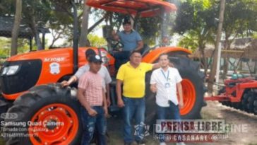 Un tractor y herramientas agrícolas recibió comunidad indígena de Caño Mochuelo