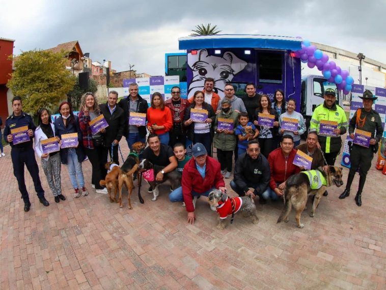 Unidad médica veterinaria móvil es entregada en Mosquera