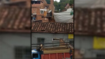 [VIDEO] ¡Qué pesar! Se cayó parte de una vivienda en Campo Valdés