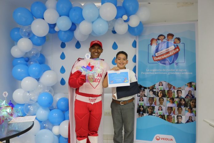 Veolia Aseo Cartagena premió al estudiante ganador de la novena versión de la campaña educativa  Alrededor de Iberoamérica 2022