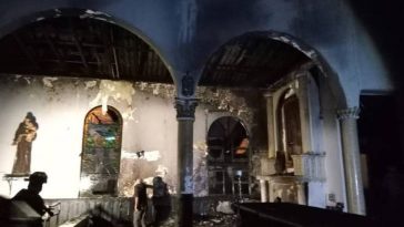 Video: Incendio consumió una parte de la estructura de la iglesia de Salento, Quindío