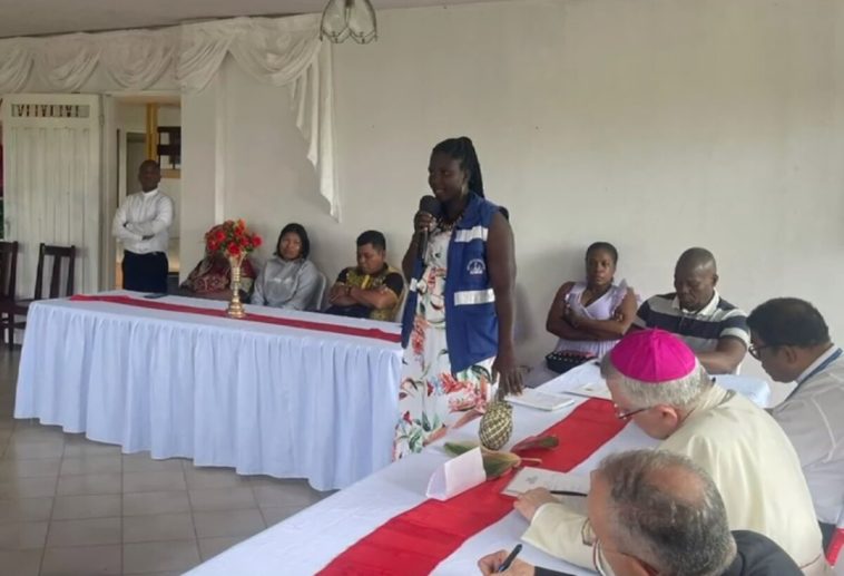 Violencia en Chocó desplaza a unas 20 personas al día, según Iglesia católica