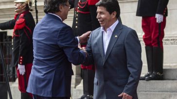 "Fue arrinconado desde el primer día": Petro sobre Pedro Castillo y crisis política en Perú