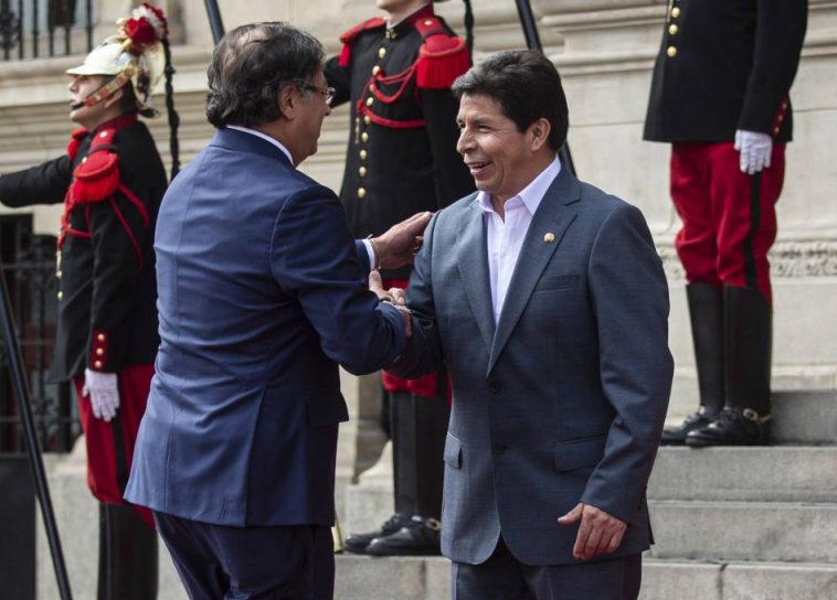 "Fue arrinconado desde el primer día": Petro sobre Pedro Castillo y crisis política en Perú