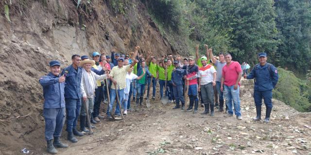 Paso vehicular en diez veredas del Huila