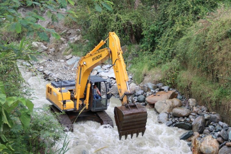 Con maquinaria Dagran recupero importante capacidad hidraulica de las quebradas en Liborina 7