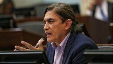 Gustavo Bolívar renunció al Senado y comenzará a escribir una novela para RCN