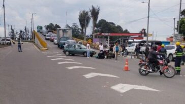 IMPRUDENCIA DE CONDUCTOR DE AUTOMÓVIL GENERA ACCIDENTE EN EL CRUCE DE EL ROSAL
