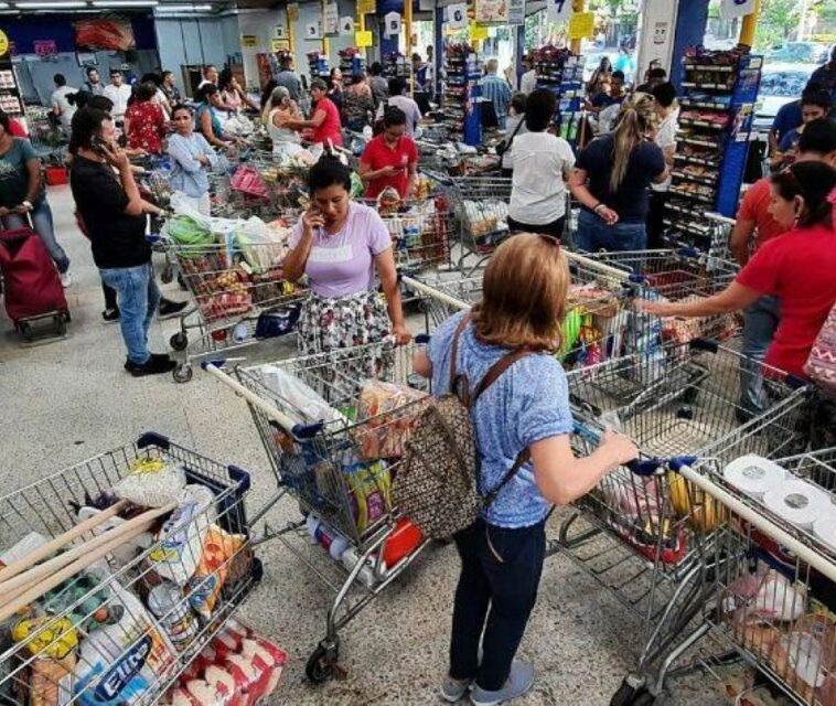 Menor gasto de hogares para celebrar Navidad da más señales del freno económico