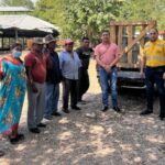 Líderes de las comunidades beneficiadas, junto de directivo de Cerrejón y el alcalde de Hatonuevo, Luis Arturo Palmezano.