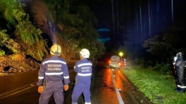 Por derrumbe se encuentra cerrada la vía Guayabal de Síquima-Bituima