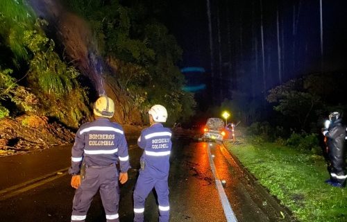 Por derrumbe se encuentra cerrada la vía Guayabal de Síquima-Bituima