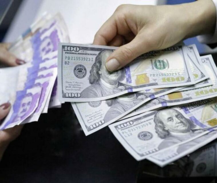 Razones por las que el peso colombiano se fortalece frente al dólar
